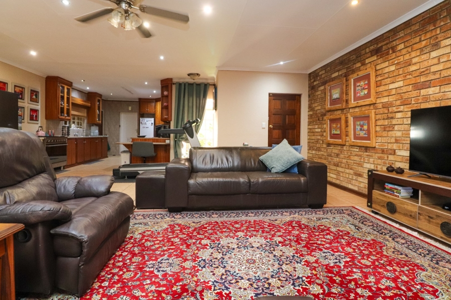 3 Bedroom Property for Sale in Flimieda North West